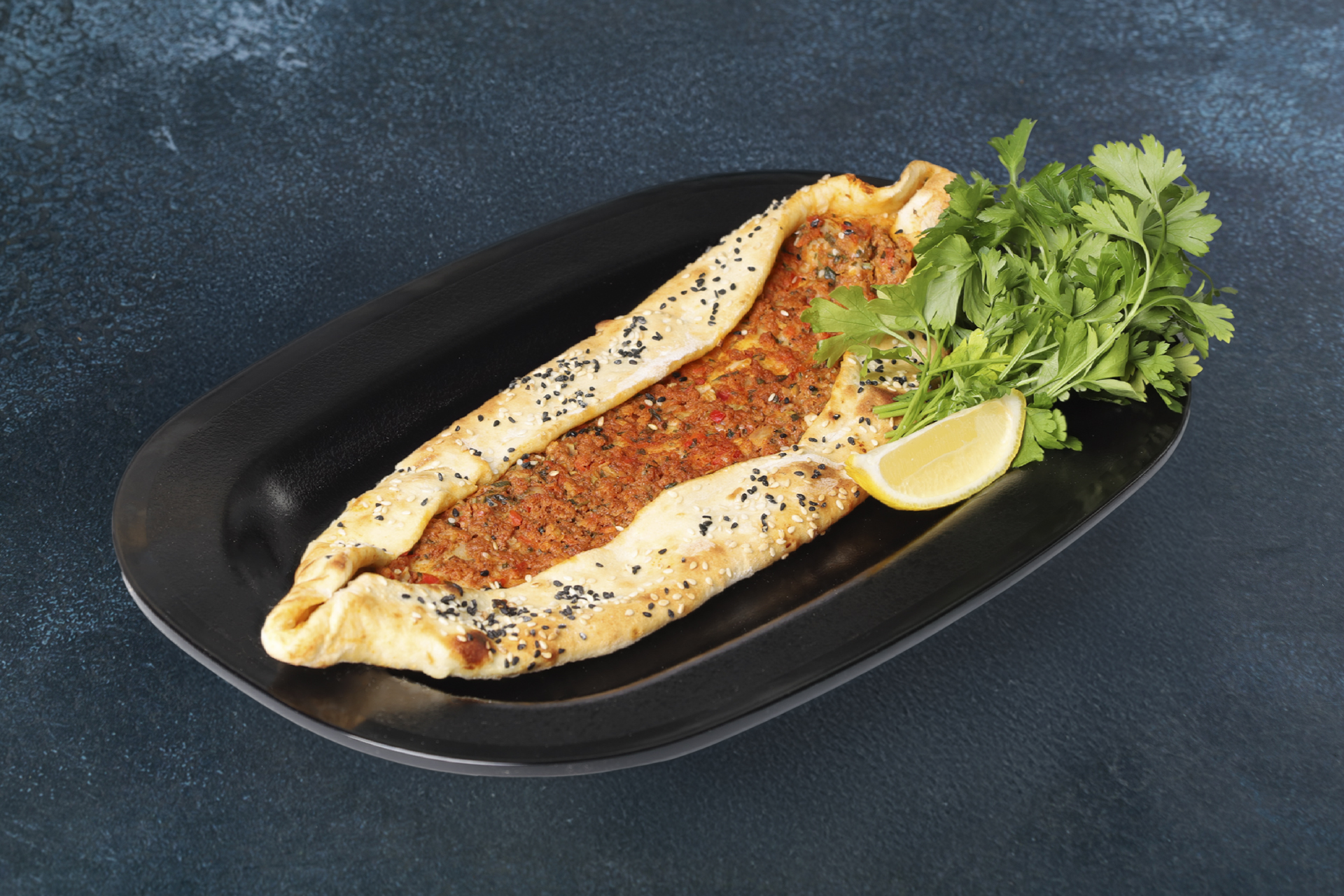 Minced beef pide