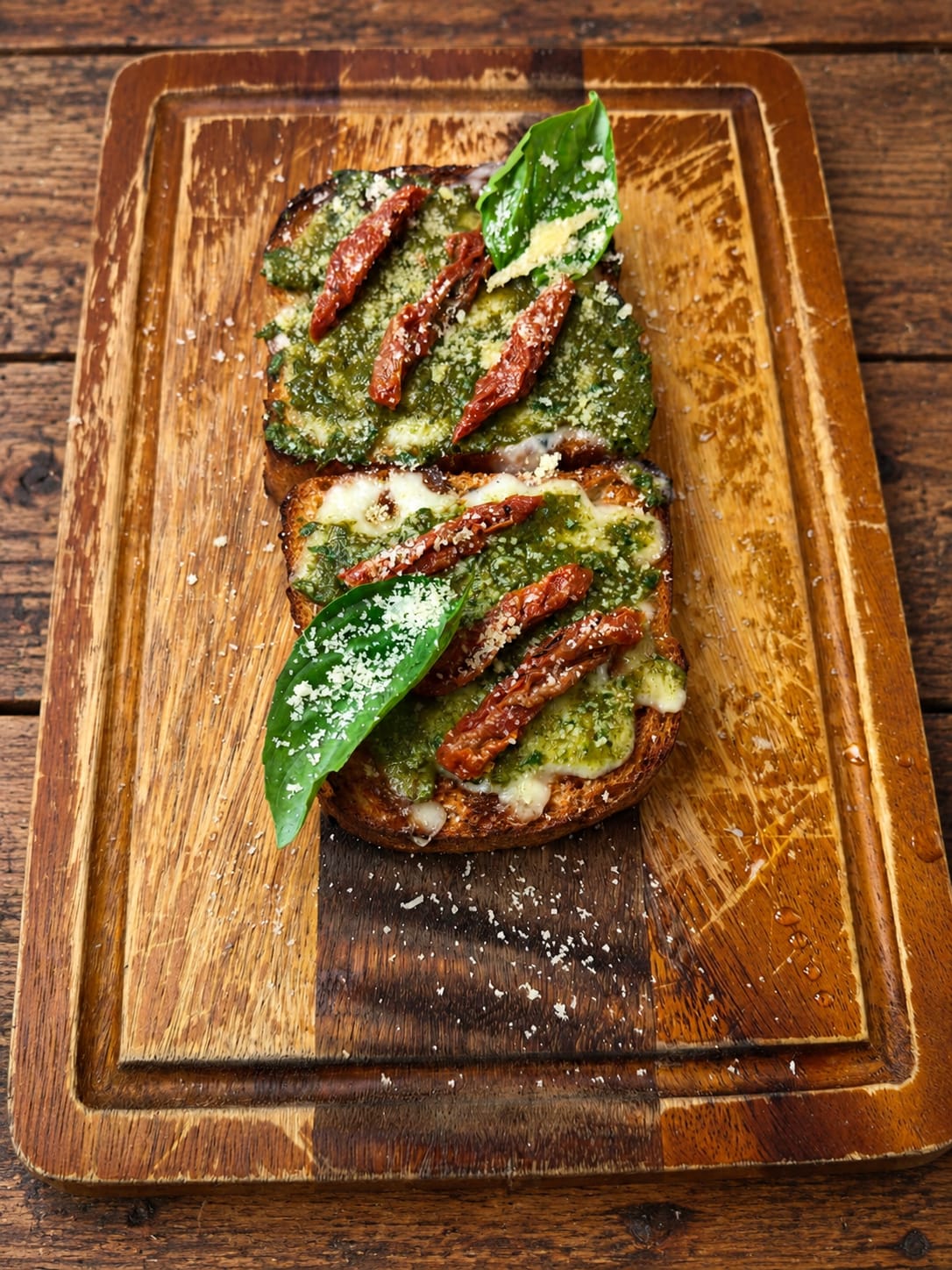 Garlic Cheese Pesto Bread